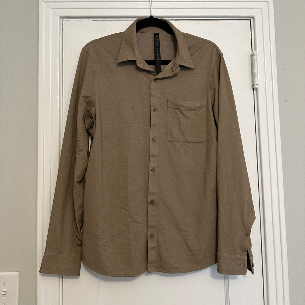 Lululemon men’s long sleeve button down shirt in brown size medium
